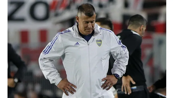 "Fue duro": un jugador de Boca contó qué les dijo Almirón en el entretiempo ante River