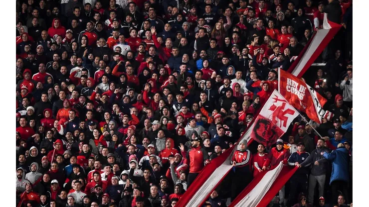 Los hinchas de Independiente sueñan con que el club se vuelva a poner de pie.