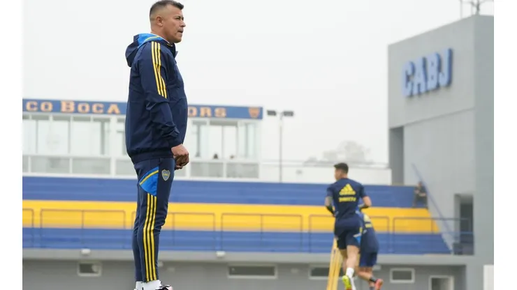 Revelan la contundente frase que Almirón repite en las prácticas a todos los jugadores de Boca