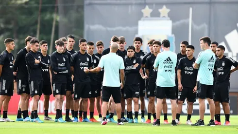 Mascherano dialoga con sus jugadores