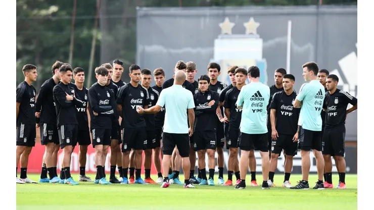 Mascherano dialoga con sus jugadores