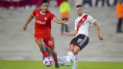 BUENOS AIRES, ARGENTINA - APRIL 23: Lucas Beltran of River Plate competes for the ball with Sergio Barreto of Independiente during a Liga Profesional 2023 match between River Plate and Independiente at Estadio Mas Monumental Antonio Vespucio Liberti on April 23, 2023 in Buenos Aires, Argentina. (Photo by Marcelo Endelli/Getty Images)