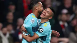 VIDEO | Charly Alcaraz aprovechó un tremendo blooper, madrugó al Arsenal y festejó como Cristiano Ronaldo