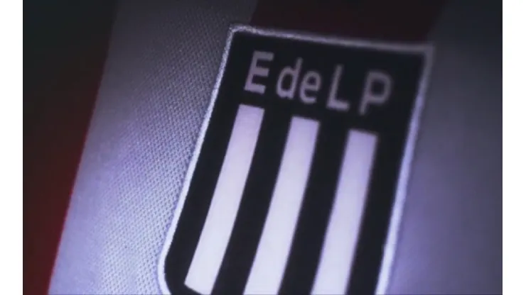 ¿Por qué Estudiantes tendrá una camiseta negra?