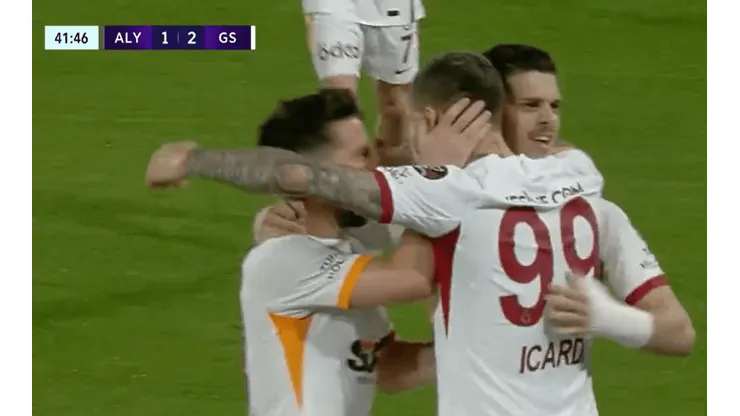 Mauro Icardi festejando su tanto.
