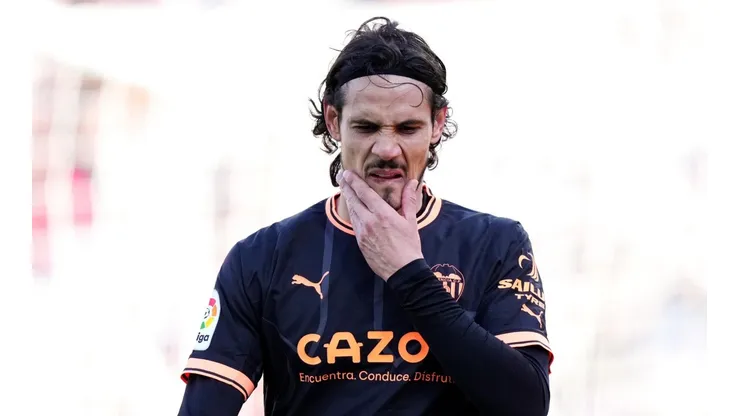 Cavani sufre por el delicado momento de Valencia.