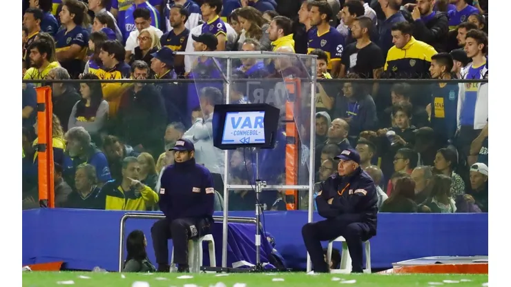 El VAR, presente en La Bombonera para la Copa Libertadores.