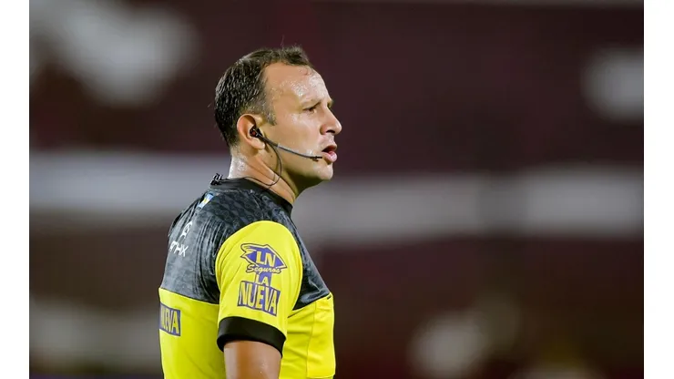 Darío Herrera explicó la decisión arbitral.