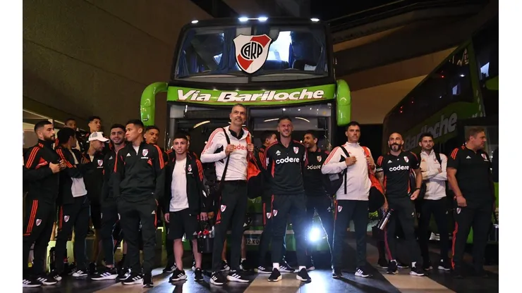VIDEO | Locura total: River llegó a Rosario bajó un impactante recibimiento