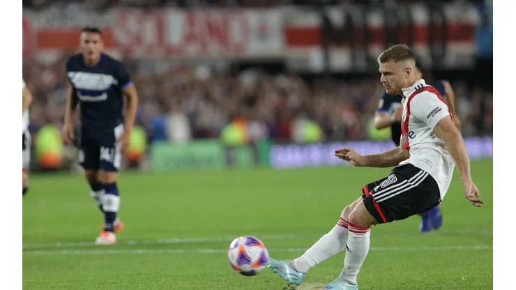 VIDEO | Soberbia definición: River abrió el marcador ante Gimnasia por un golazo de Beltrán