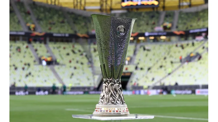 El trofeo de la Europa League.