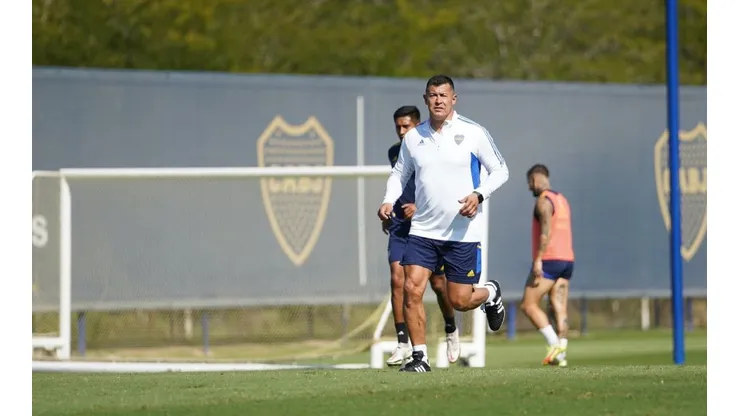 Festejan los hinchas: Almirón BORRÓ al jugador de Boca más criticado