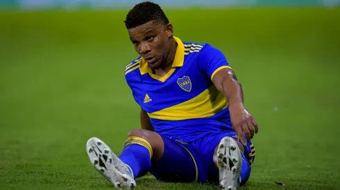 Oficial: el preocupante parte médico de Frank Fabra tras su lesión en el Boca-Colón