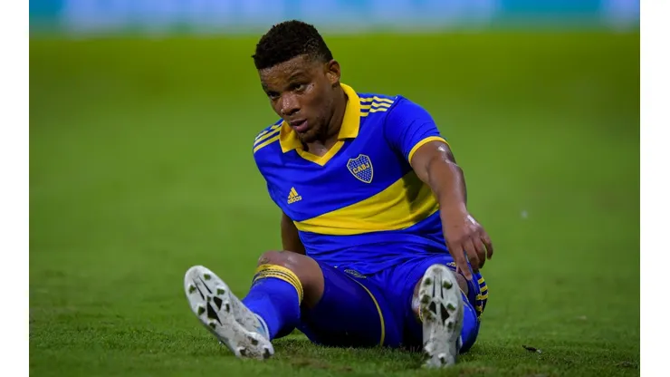 Oficial: el preocupante parte médico de Frank Fabra tras su lesión en el Boca-Colón