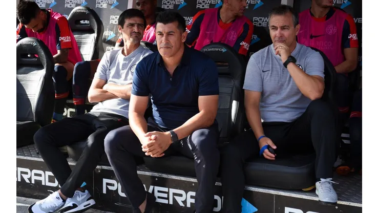 Jorge Almirón y sus habituales colaboradores.