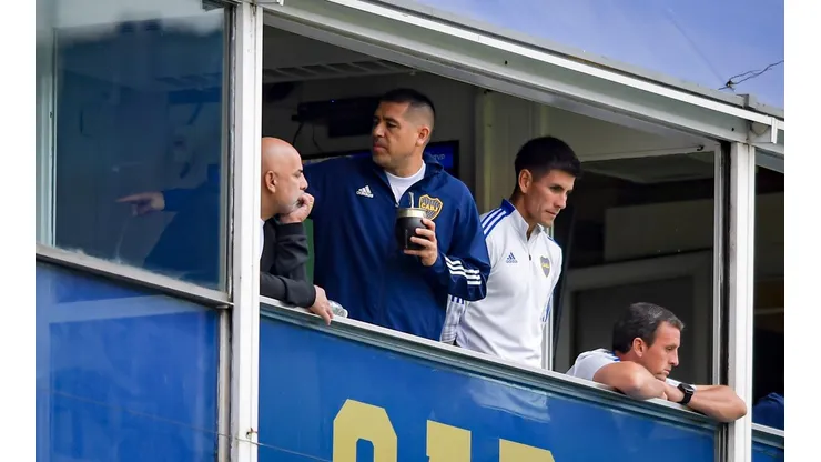 "Que se vaya a boca": al DT que busca Riquelme ya no lo pueden ni ver en su club