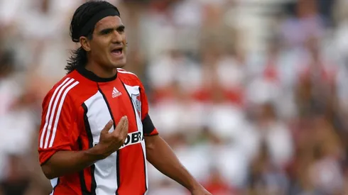 Ariel Ortega con la camiseta de River.