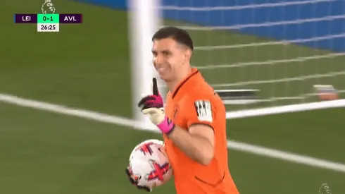 La reacción de Martínez tras atajar el tiro libre.