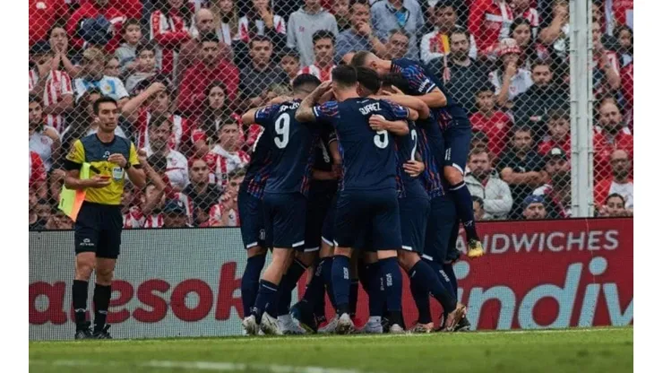 El festejo de los jugadores de Talleres.