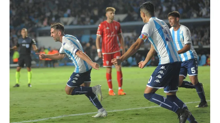 Racing le pinchó el Globo: triunfo clave sobre Huracán para no perderle pisada a River