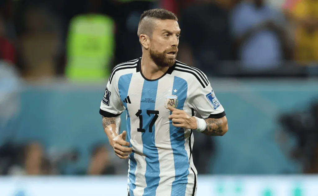 Papu Gómez podría volver al fútbol en la próxima temporada.