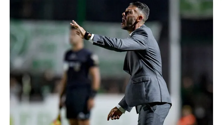 ¿Santiago Simón vuelve a ausentarse en River?
