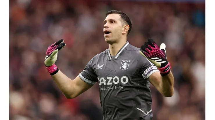 Emiliano "Dibu" Martínez retoma su actividad en el Aston Villa.