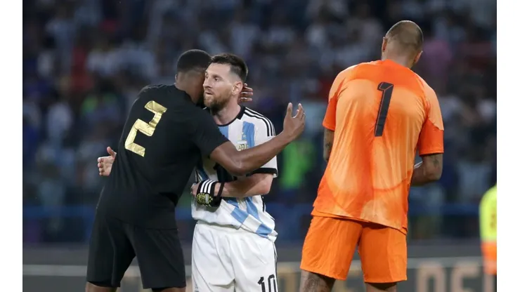 La reacción del arquero de Curazao tras recibir la camiseta de Messi