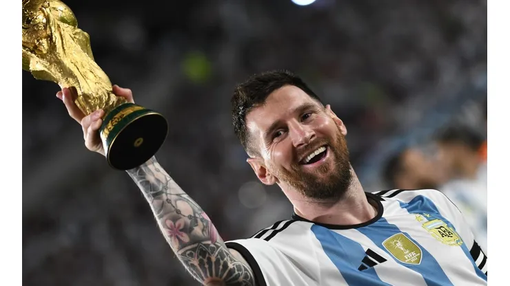 Locura total: apareció una foto de Messi con la camiseta de River