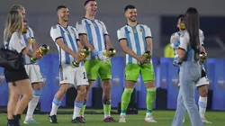 Los jugadores haciendo el festejo del arquero argentino.