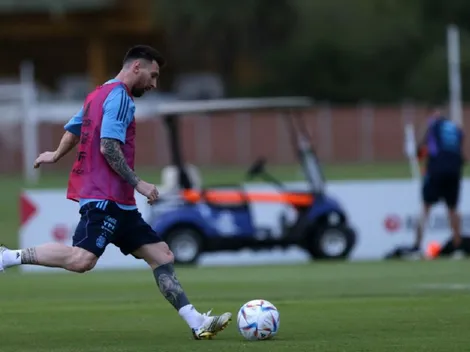 Insólito: un hincha se coló en el vestuario del predio de AFA y se sacó una foto con Messi