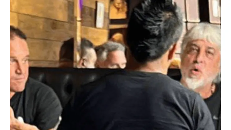 Aparecen fotos de una reunión entre Ibarra y Rafael Di Zeo, jefe de la barra de Boca