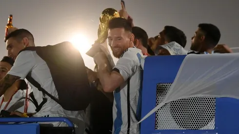 ¡En 5 combis! Así llegó la Selección Argentina al Monumental