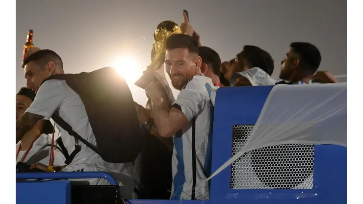 ¡En 5 combis! Así llegó la Selección Argentina al Monumental