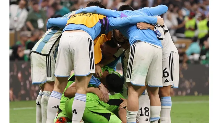 Un campeón mundial ex-River posó con la camiseta de otro equipo argentino