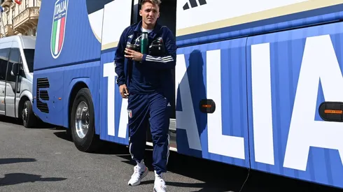 Con mate en mano, Mateo Retegui ya está en Napoli a la espera del Italia vs. Inglaterra.