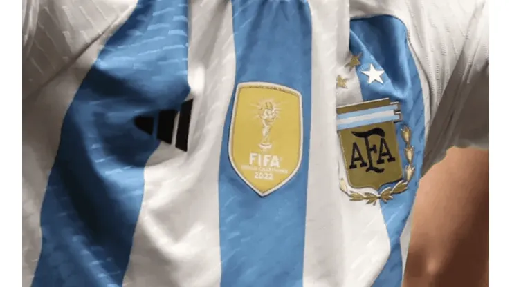 Argentina jugará su primer partido con el parche de campeón mundial.