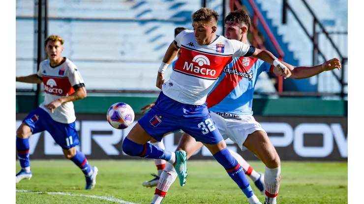 Mateo Retegui en acción con Tigre.