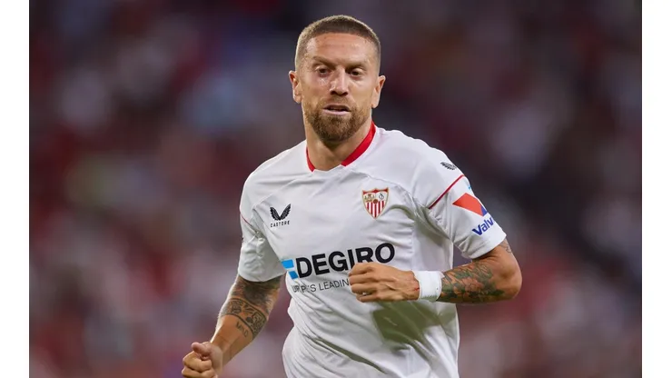 Alejandro Gómez con la camiseta de Sevilla.