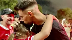 Lolam luego del partido, recibe el saludo de Joaquín Laso