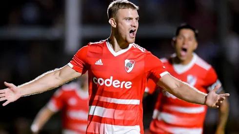 Beltrán festejando su gol ante Sarmiento.