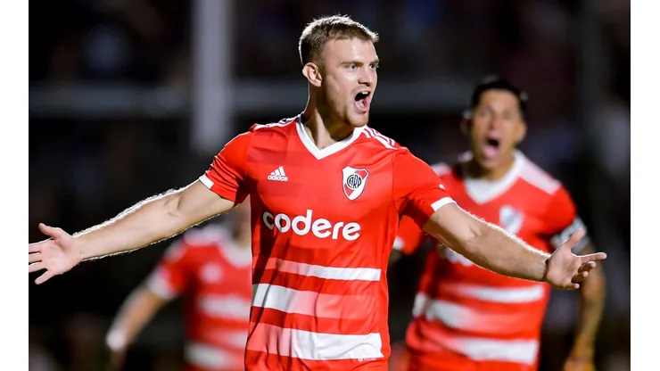 Beltrán festejando su gol ante Sarmiento.