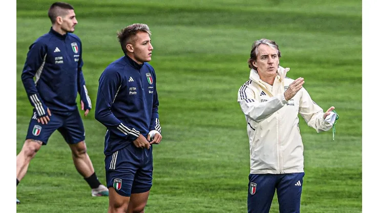 Mateo Retegui junto a Mancini y Verrati