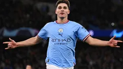 Julián Álvarez se va de Manchester City