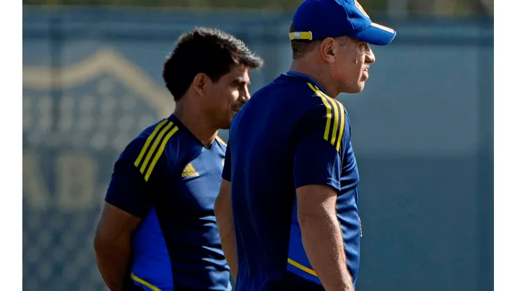 Última noticia: Hugo Ibarra se retiró de la práctica de Boca en ambulancia