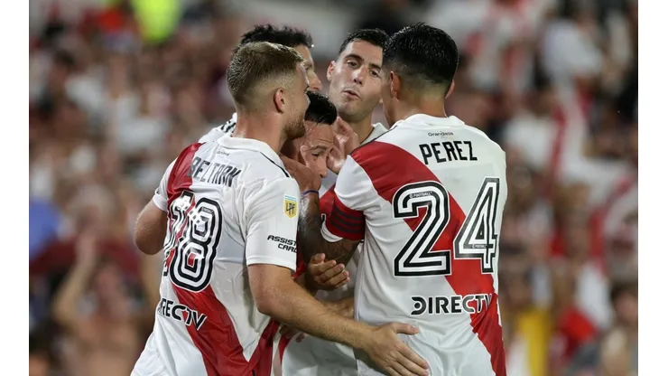 Barco y Beltrán festejando el 3-0 de River.