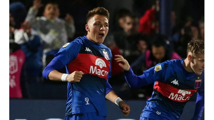 Mateo Retegui celebrando un gol en Tigre.