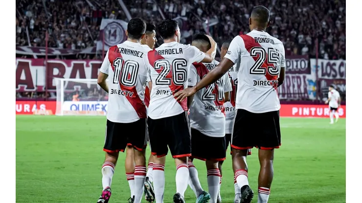 Salomón Rondón todavía no pudo engranar en River.