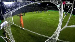 Gran reacción de Sergio Romero.