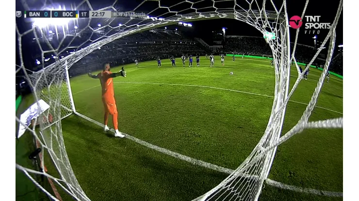 Gran reacción de Sergio Romero.